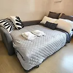 Family Comfort, Duomo 15Min Walk Away, With Parking In Front
