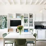 Lovely Apartment On The Navigli River By Easylife