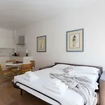 Meravigli 16 - Apt B - Duomo City Center Elegant Apartment