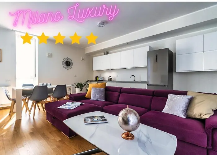 5 Min Walk From Subway Elegant & Modern