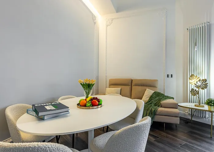 Central Station, Luxury & Modern With All Comfort!