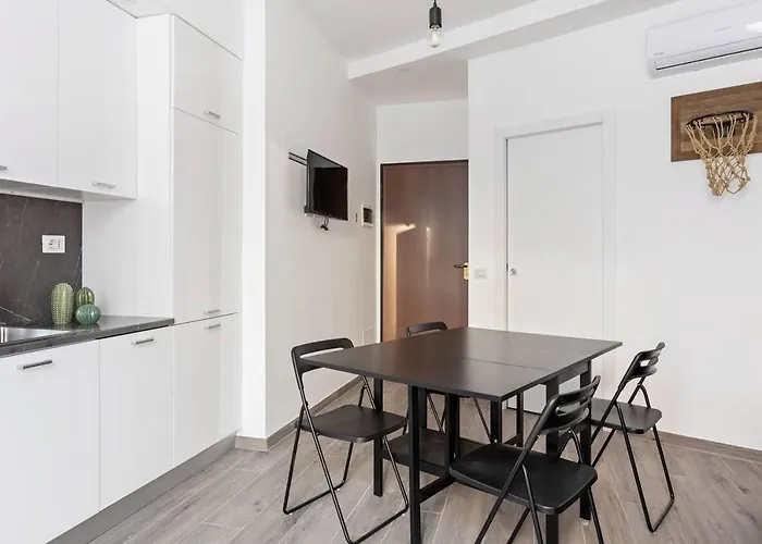Modern And New Flat In Duomo Area