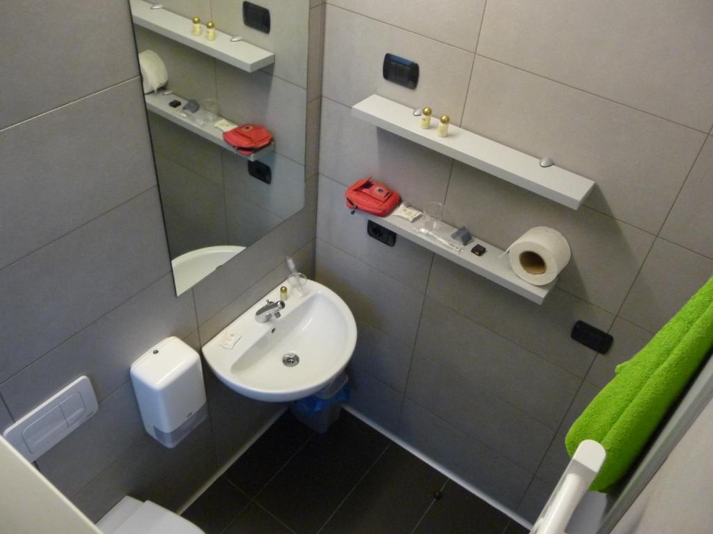 Aig Piero Rotta Hostel *