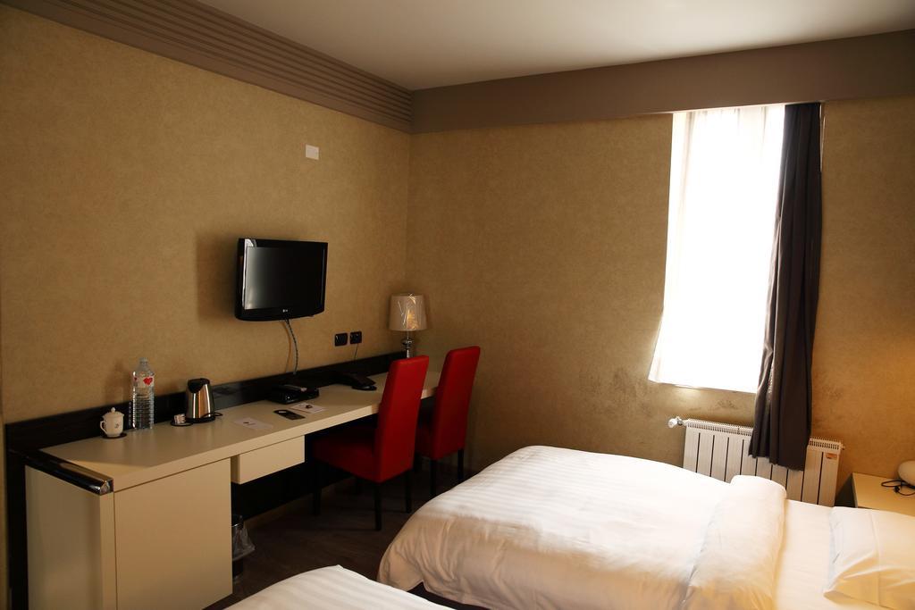 Huaxia 4* Mailand