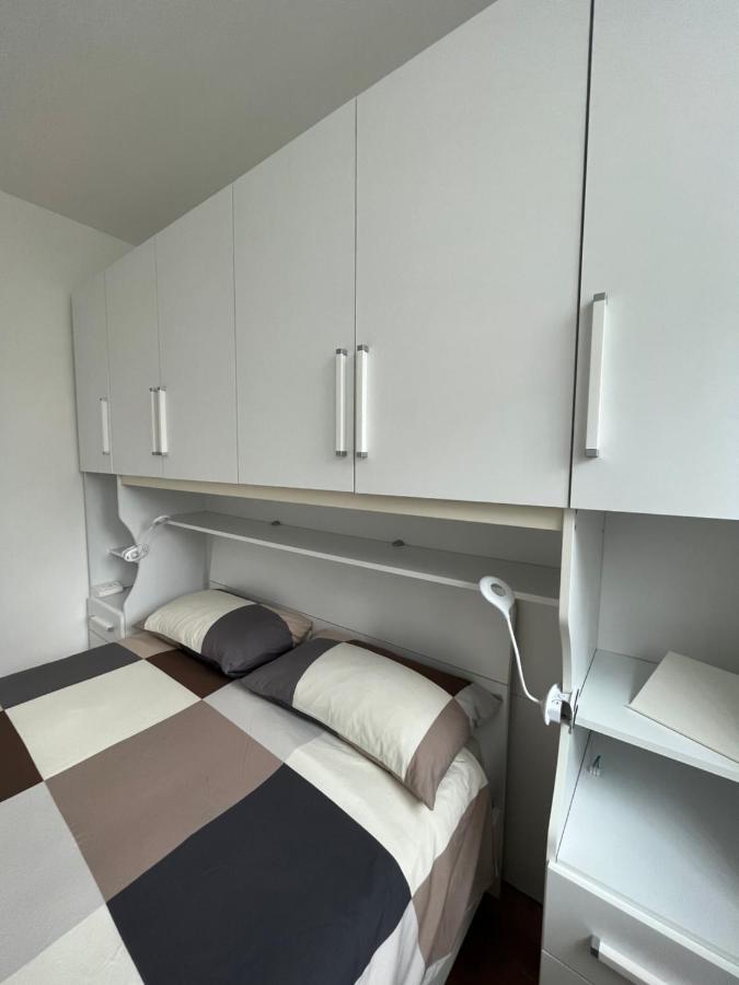 The Small White House In Apartment Mailand