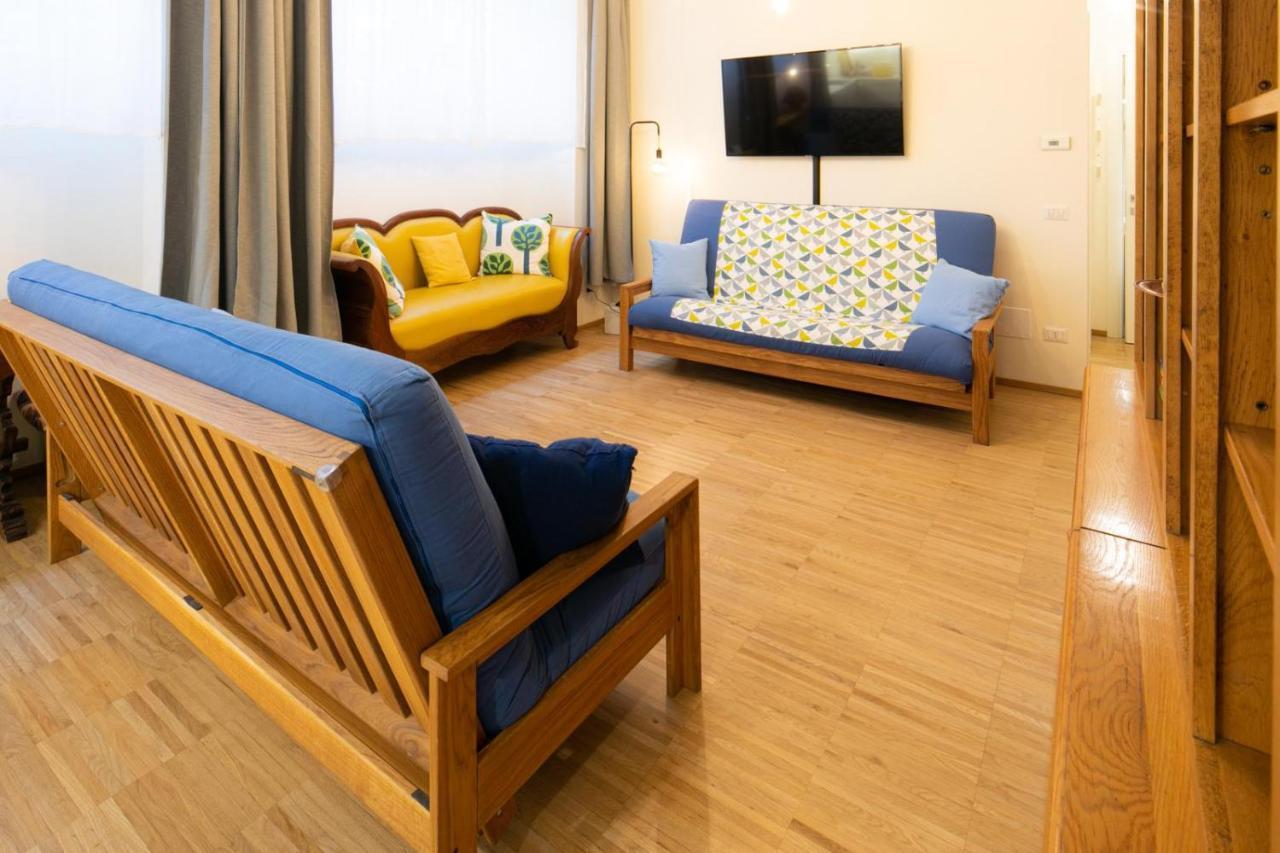 Apartment La Casa Colorata - Flats In - Bocconi Milan