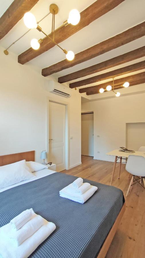 Navigli - Via Vigevano Apartamento Milão