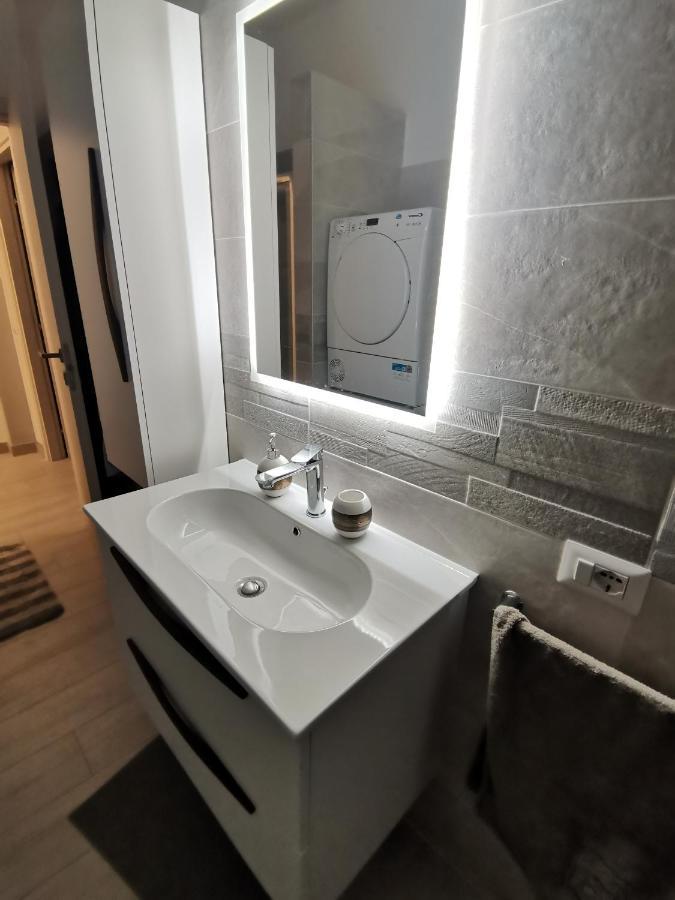 Shining House In Apartment *