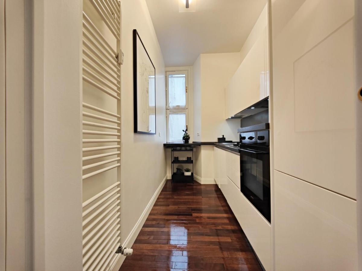 Designed Pop 2 Bedrooms, 2 Baths In Center - Wifi, Ac, Steps From Subway M1 And M2, Station And Airport Connected *