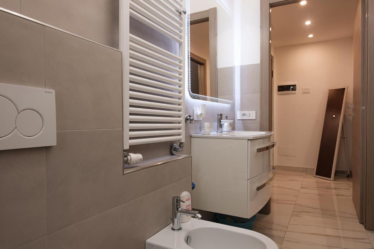 Zeus-08: Splendido Monolocale, Zona San Siro Apartment