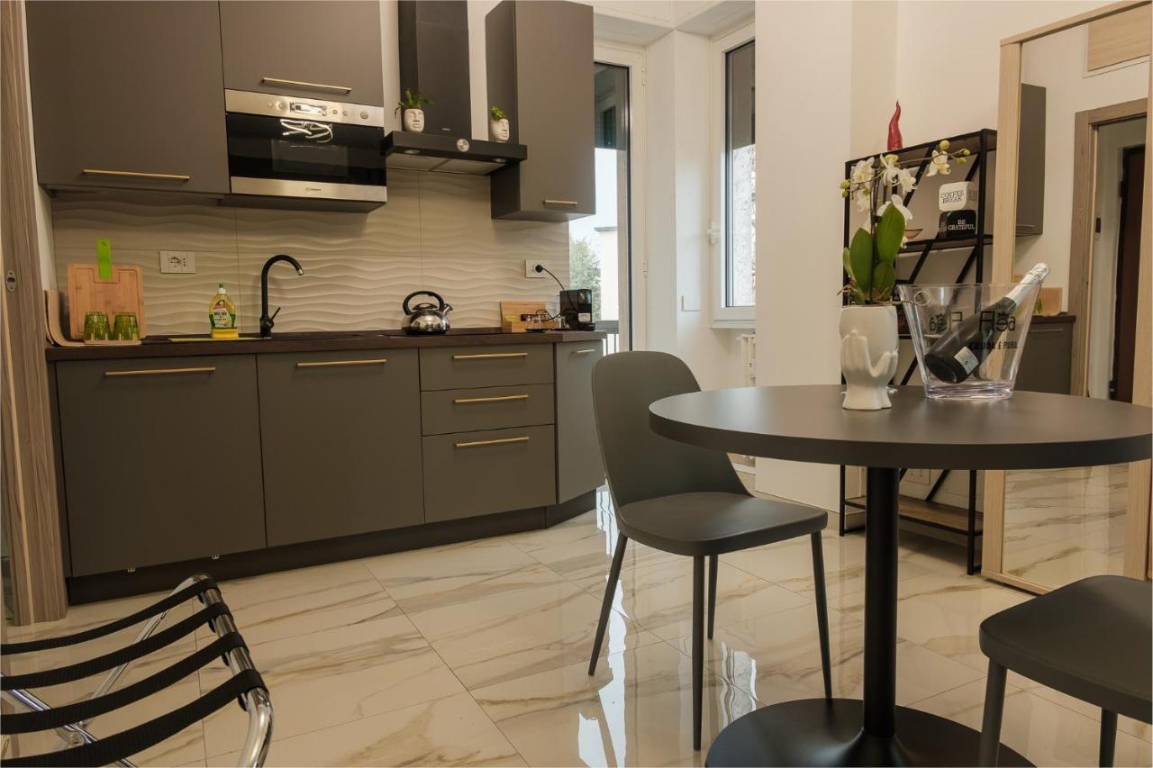 Zeus-08: Splendido Monolocale, Zona San Siro Apartment