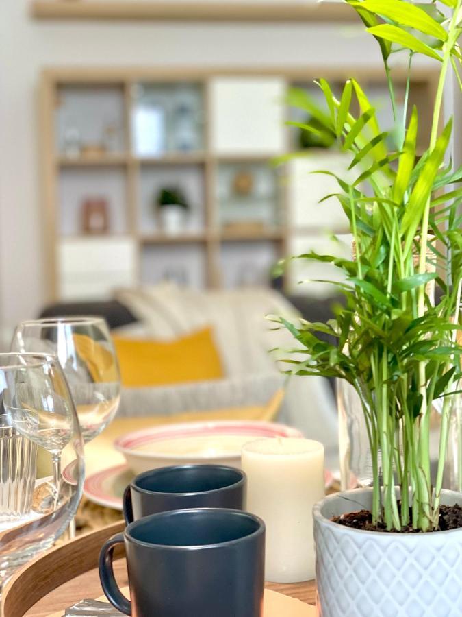 Homiesam - Yellow Dream & City Life Apartment