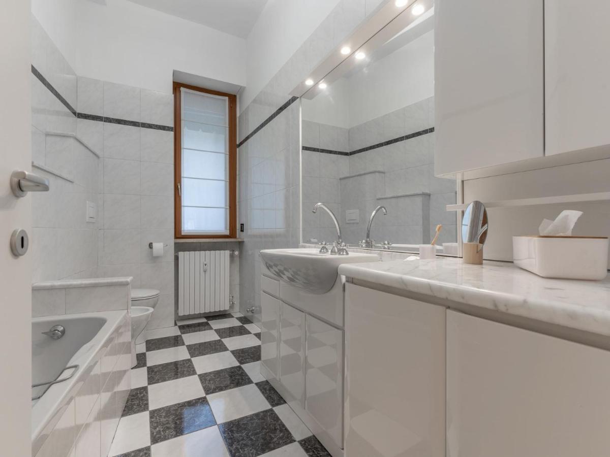 The Rent - Spacious Three-bedroom In Moscova Apartment Mailand