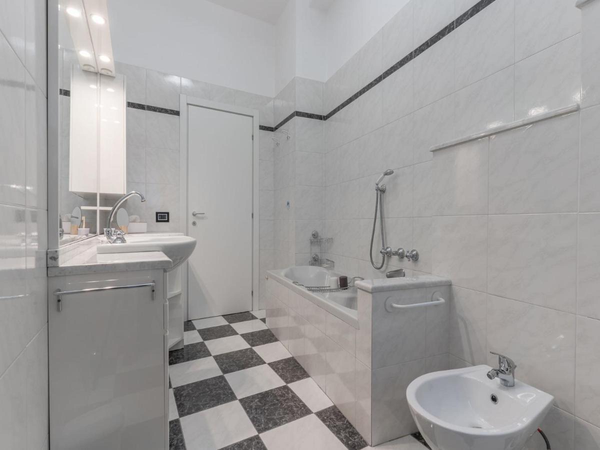 Apartment The Rent - Spacious Three-bedroom In Moscova Mailand