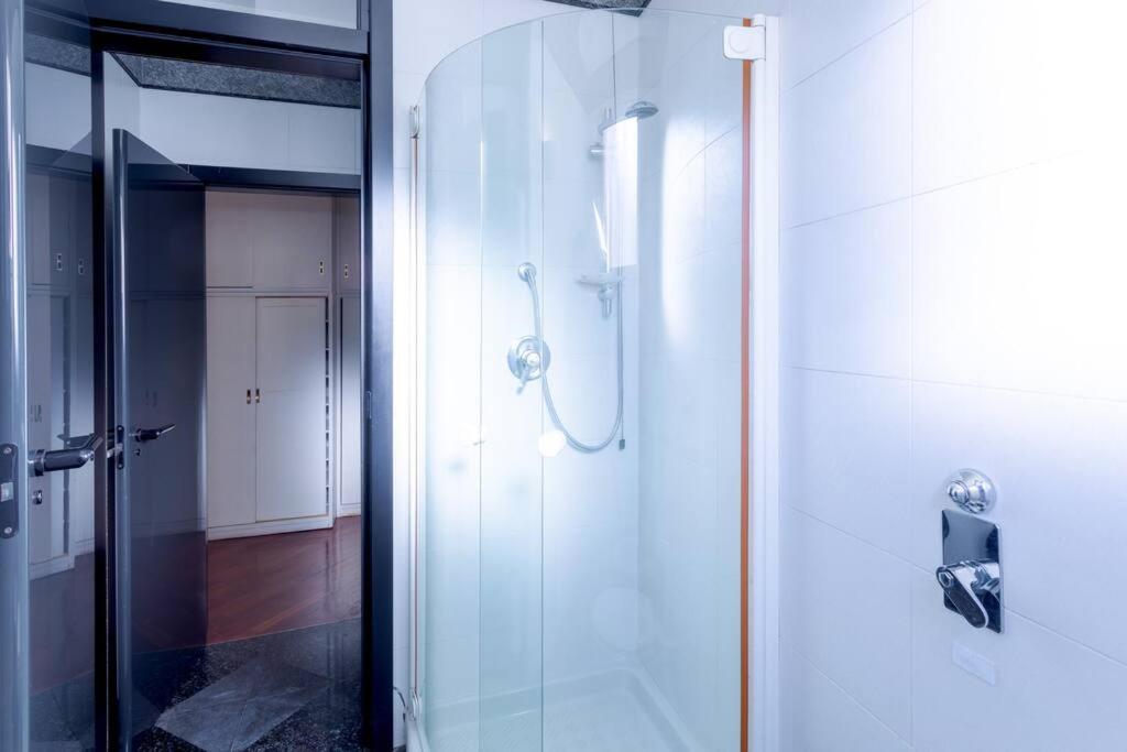 Apartment Duomo 10 Min Luxury • Terrazzo • Wi-fi • Netflix