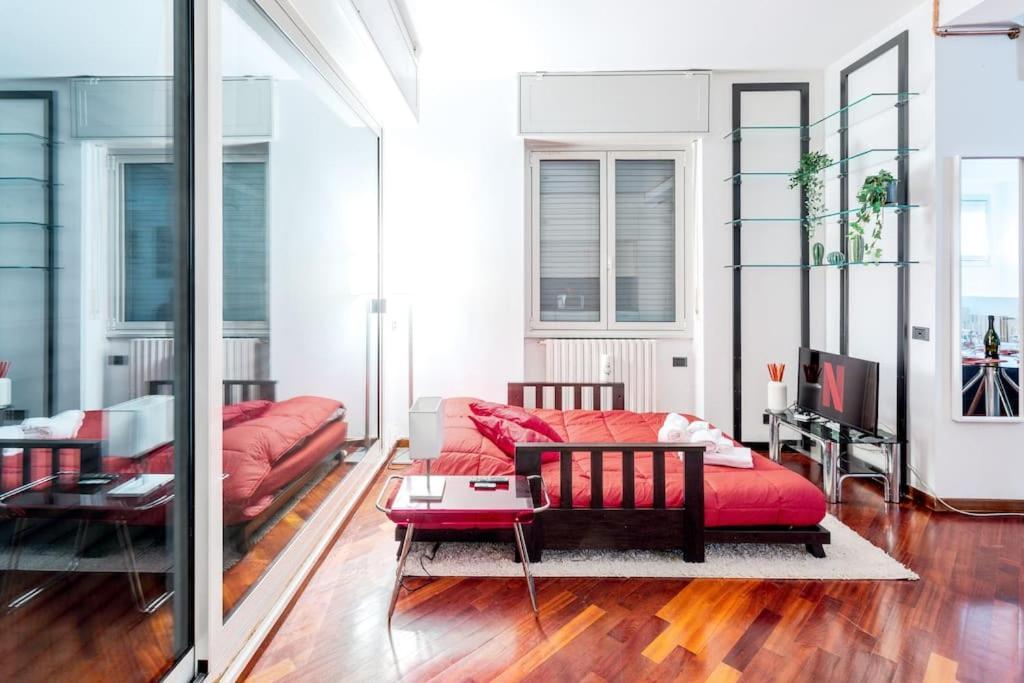 Duomo 10 Min Luxury • Terrazzo • Wi-fi • Netflix Apartment *