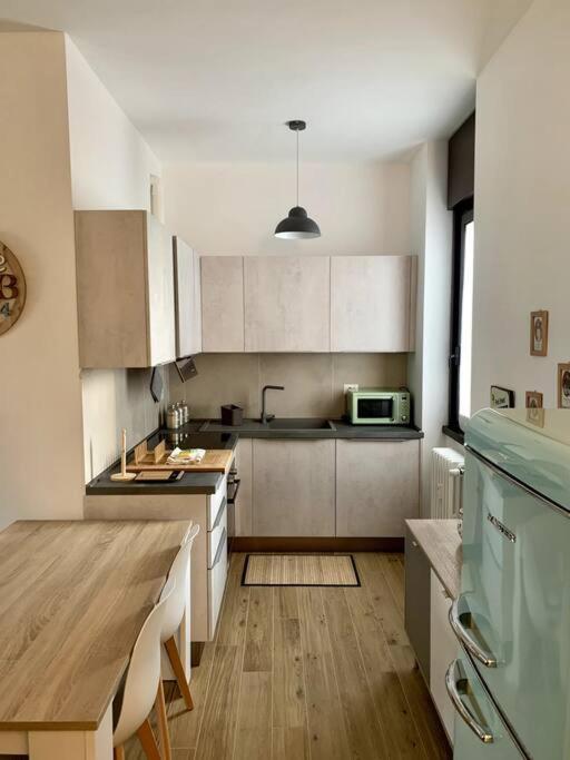 Apartment Con Terrazzo Sui Tetti Milanesi