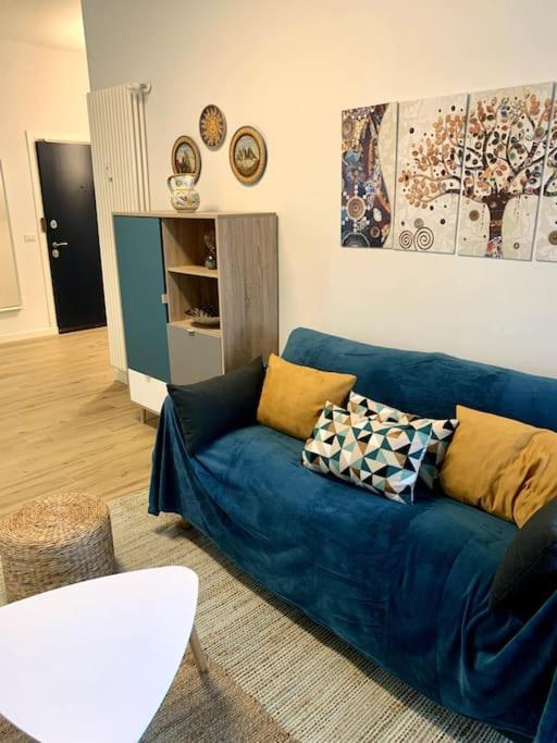 Con Terrazzo Sui Tetti Milanesi *