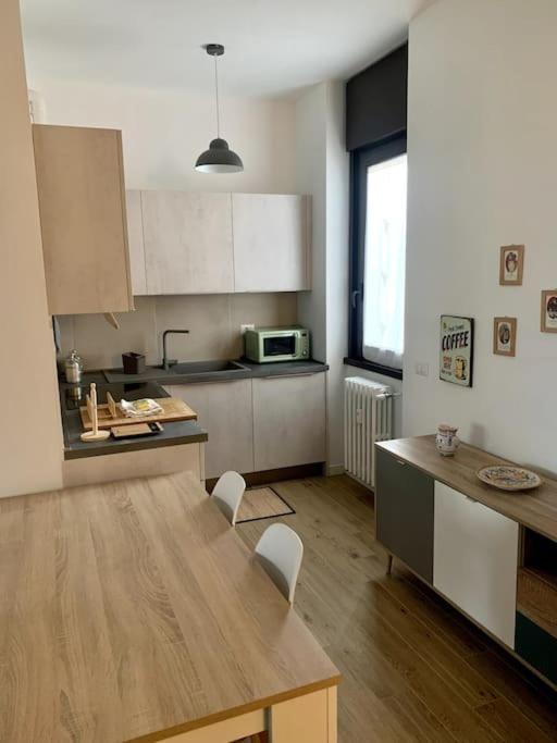 Con Terrazzo Sui Tetti Milanesi * Mailand
