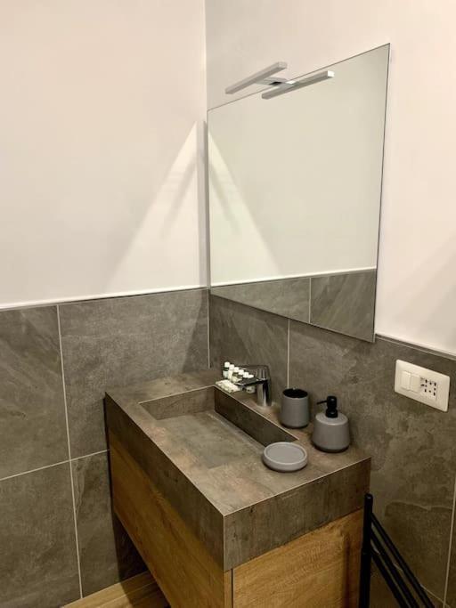 Con Terrazzo Sui Tetti Milanesi Mailand