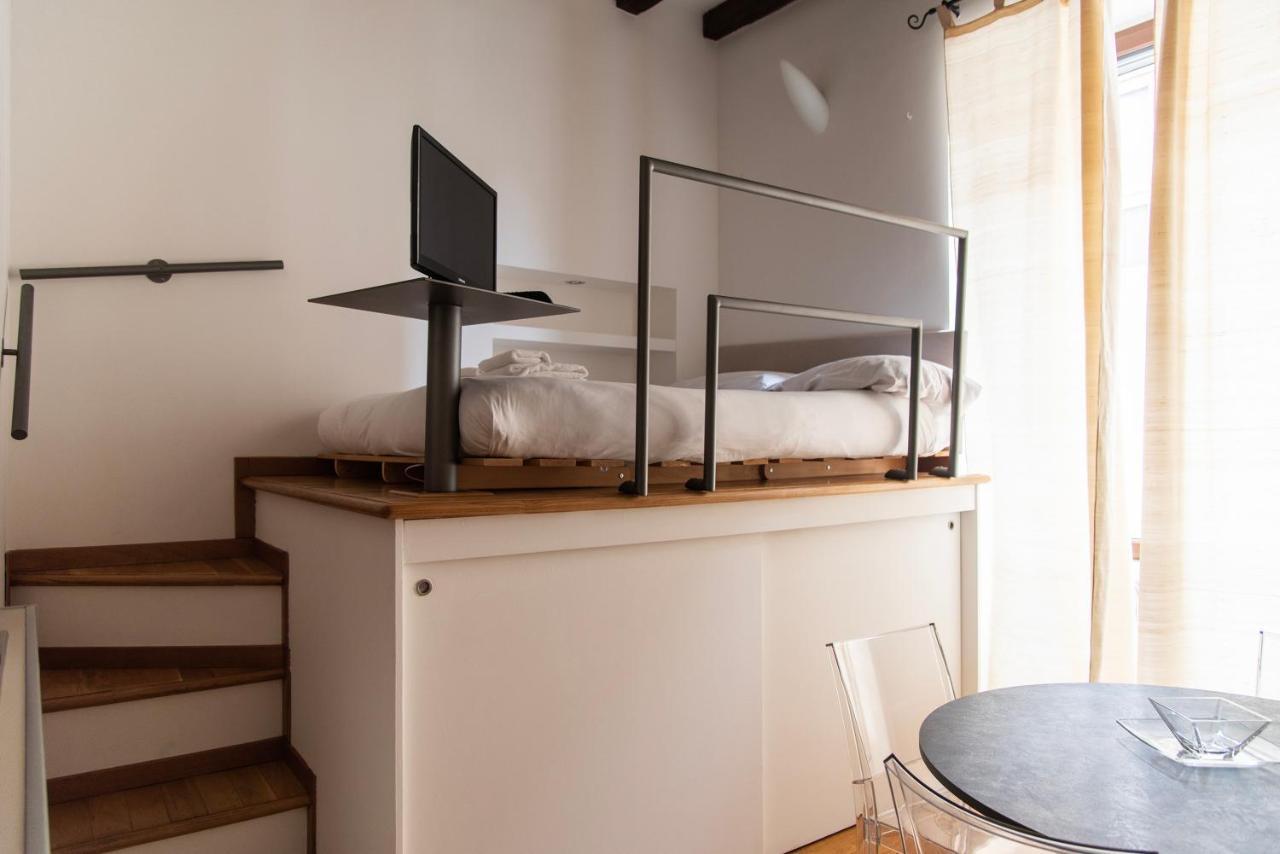 Youhosty - Rosales 1 * Milan