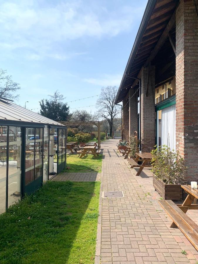 Cascina Bellaria Albergue *