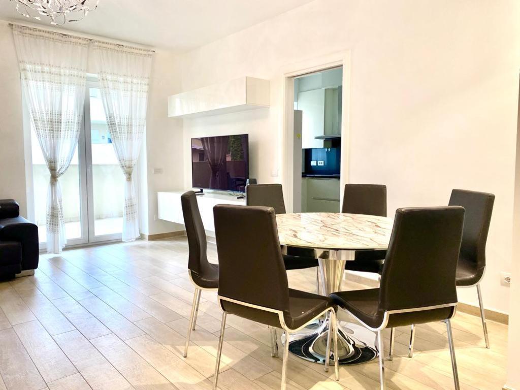 Apartment Mpm - Belinzaghi 5 6 Pax *