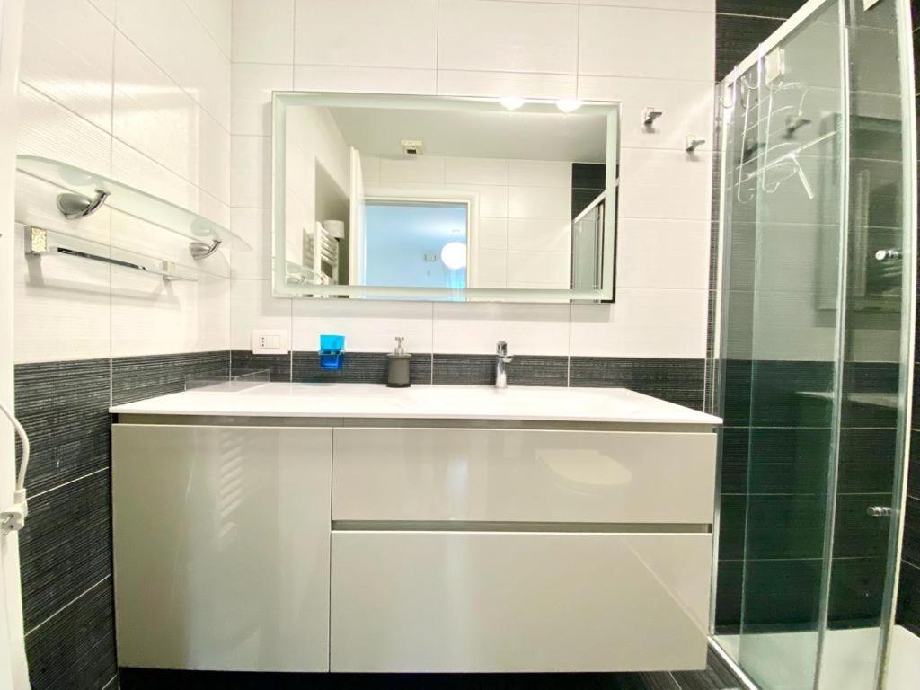 Mpm - Belinzaghi 5 6 Pax * Mailand