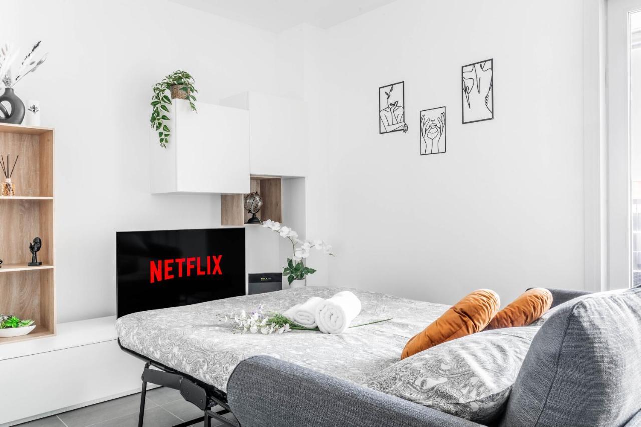 Harmony House - Rho Fiera 6min - Free Parking - Terrace Apartment Milan