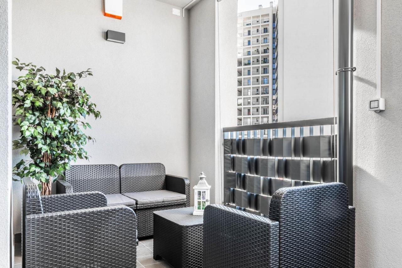 Apartment Harmony House - Rho Fiera 6min - Free Parking - Terrace Milan