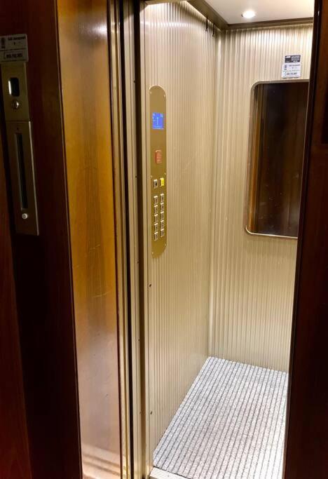 Luxury 1 Bedroom Apartment, Close To San Siro, Fiera And 10 Min Metro To Duomo Apartment Mailand