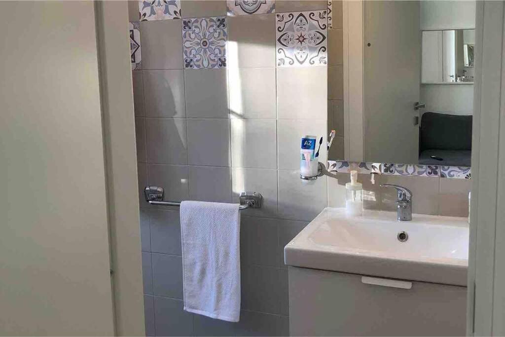 Design Moderno:monolocale Spazioso Vicino Metro M2 Apartment *