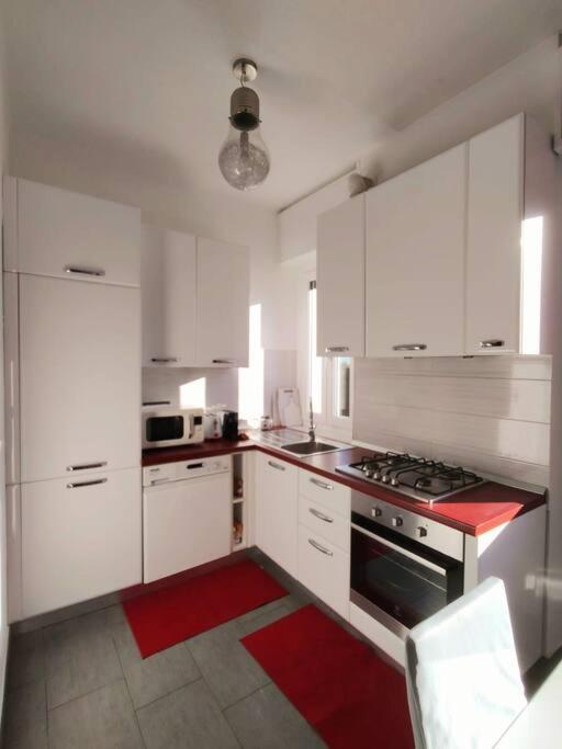 Bilocale Luminoso E Accogliente Zona Marche Apartamento *