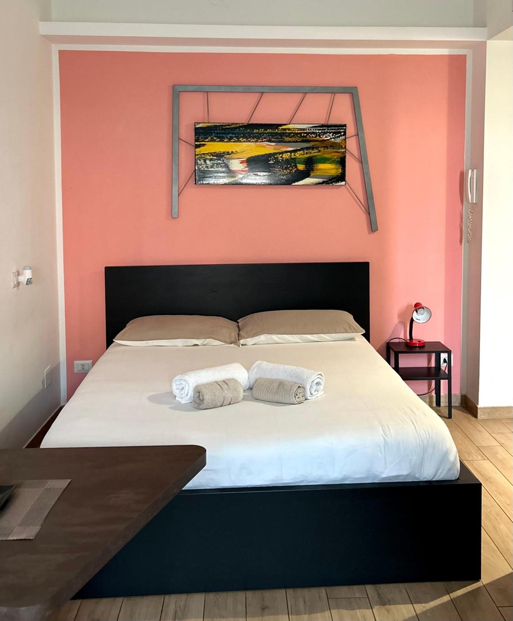Apartment Fully Equipped Design In San Siro