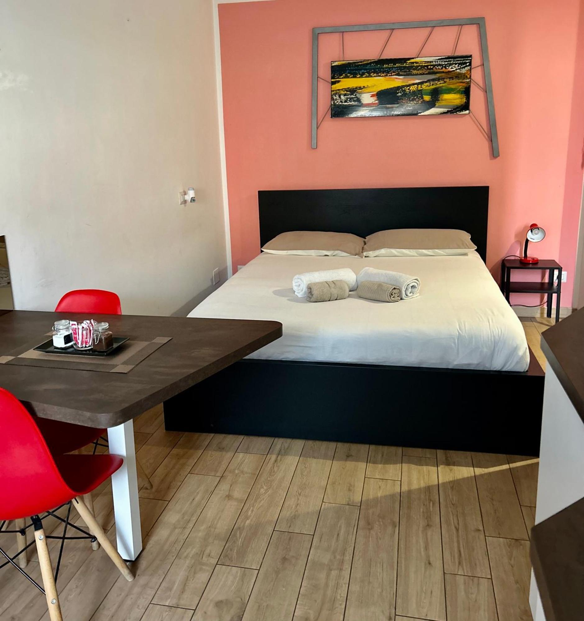 Fully Equipped Design In San Siro Apartment *