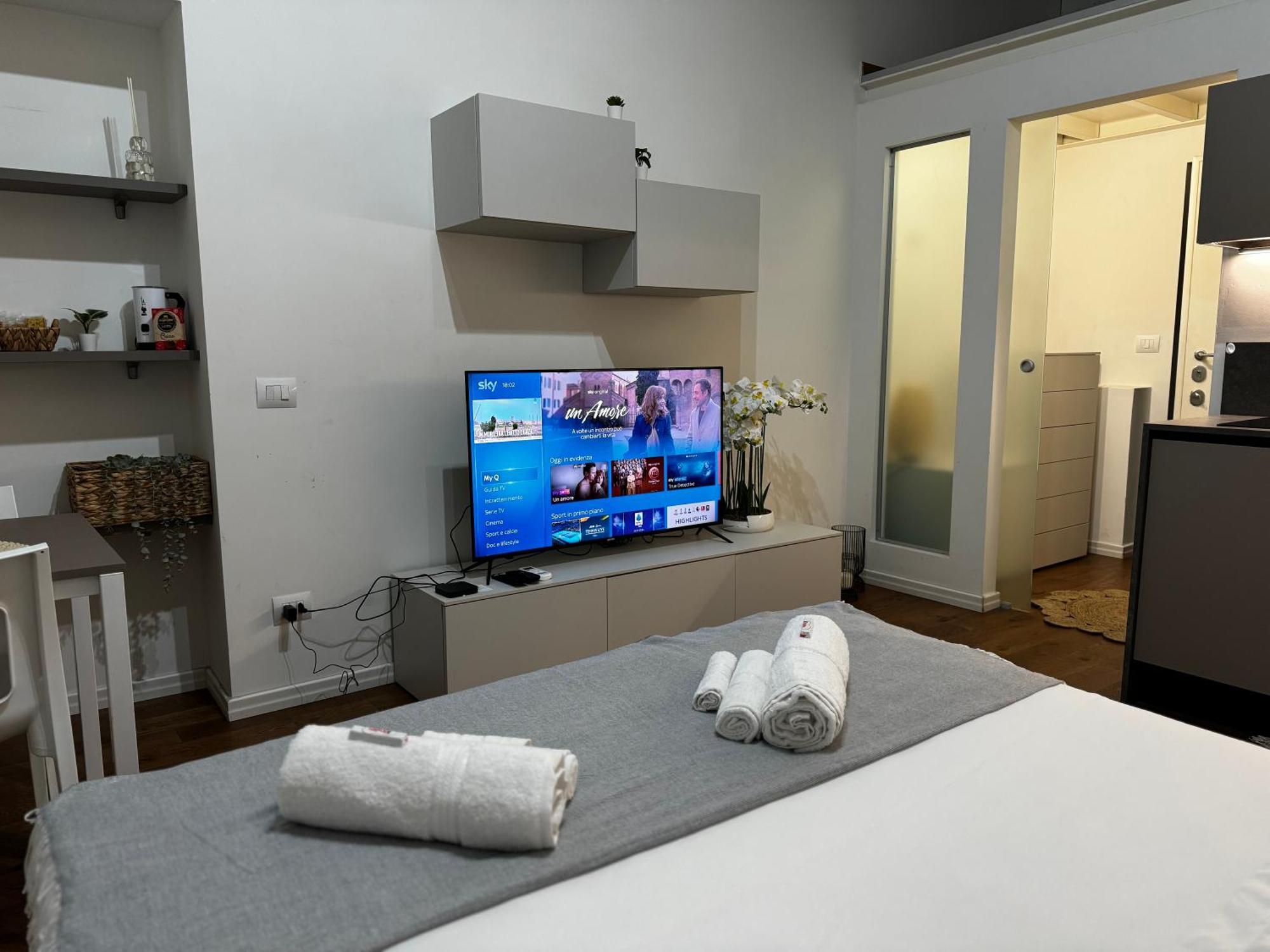 Regina In Corso Lodi - Sky Tv, Wifi E Breakfast Box Apartment *