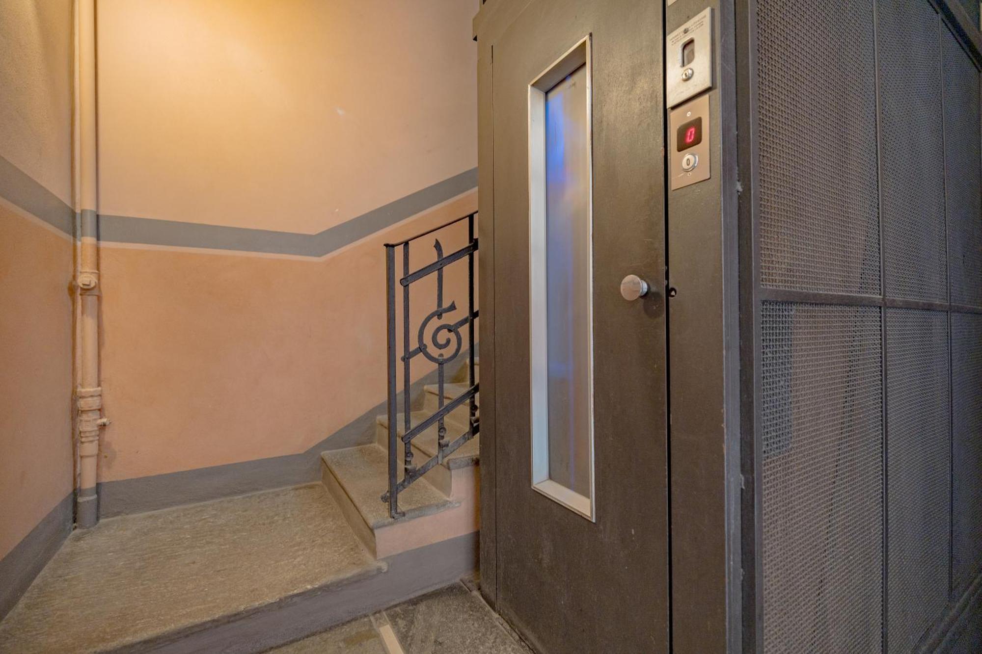 Apartamento 2 Bedroom - Buzzi Hospital, Sempione, Mico, 100mt Metrom5 *