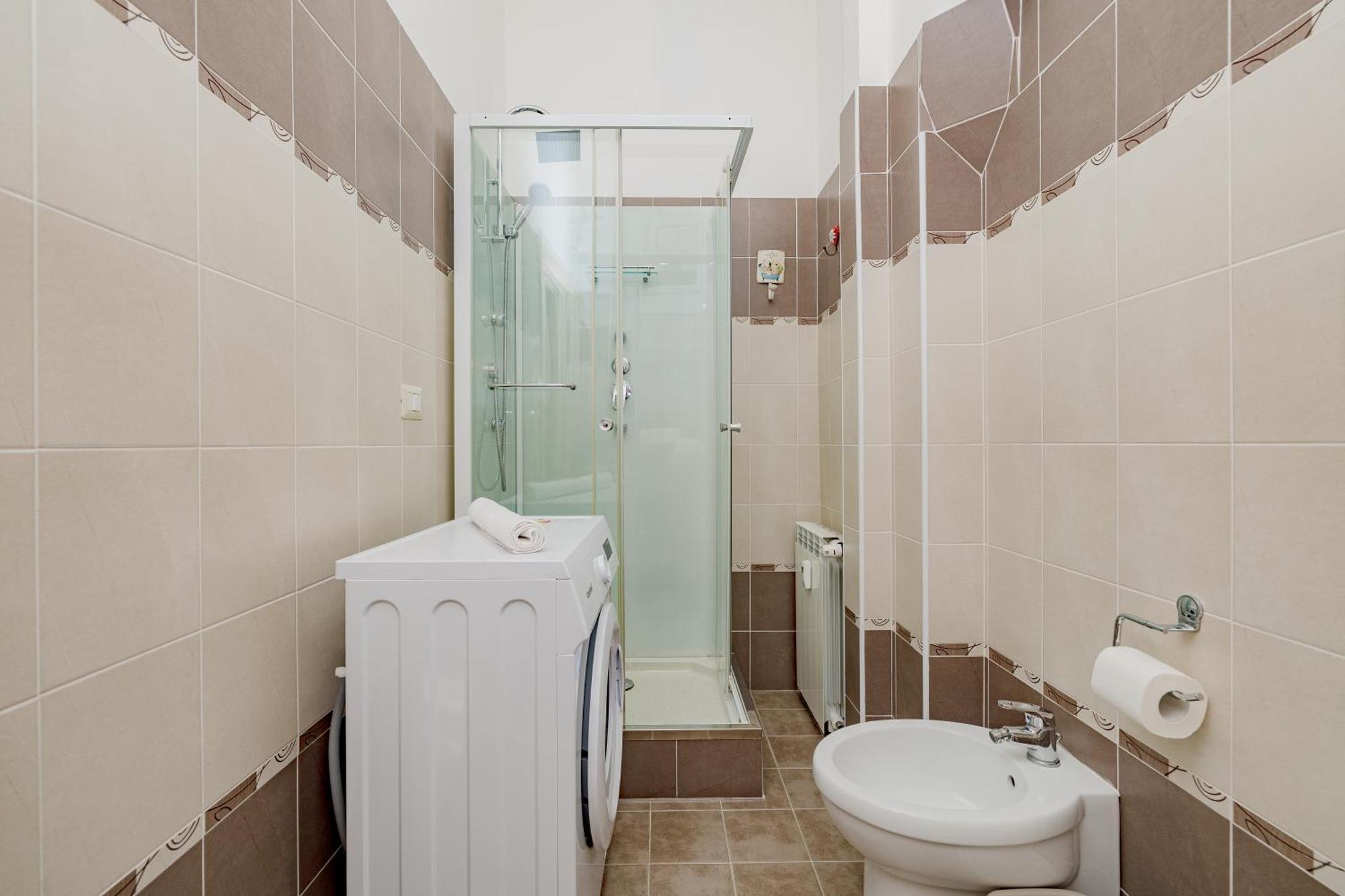 2 Bedroom - Buzzi Hospital, Sempione, Mico, 100mt Metrom5 * Milão
