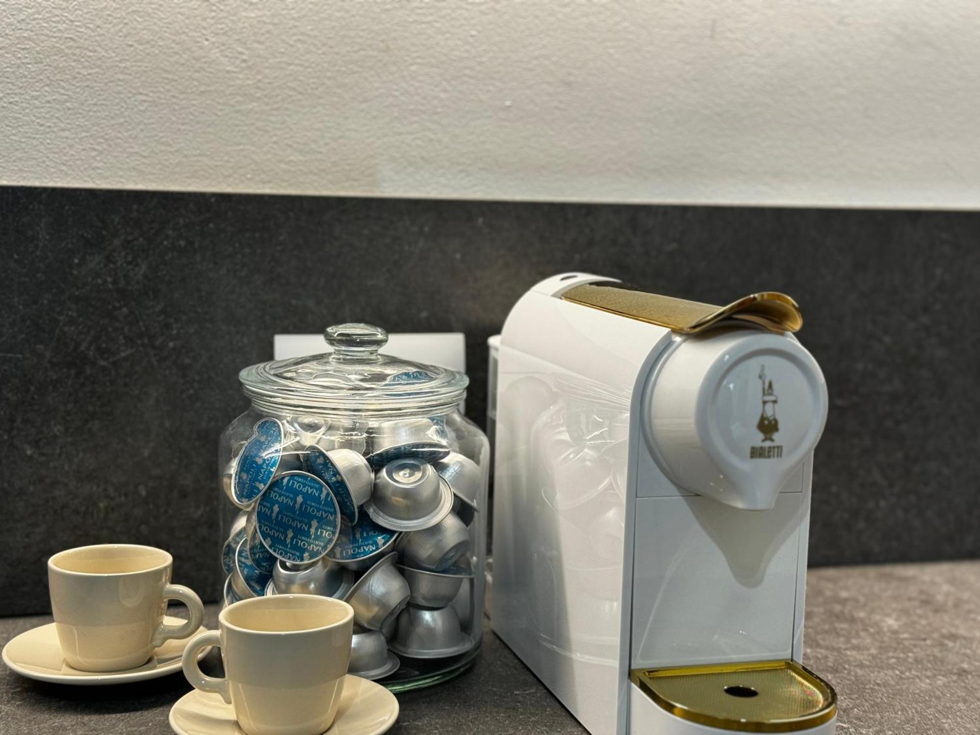 Regina In Corso Lodi - Sky Tv, Wifi E Breakfast Box Apartment