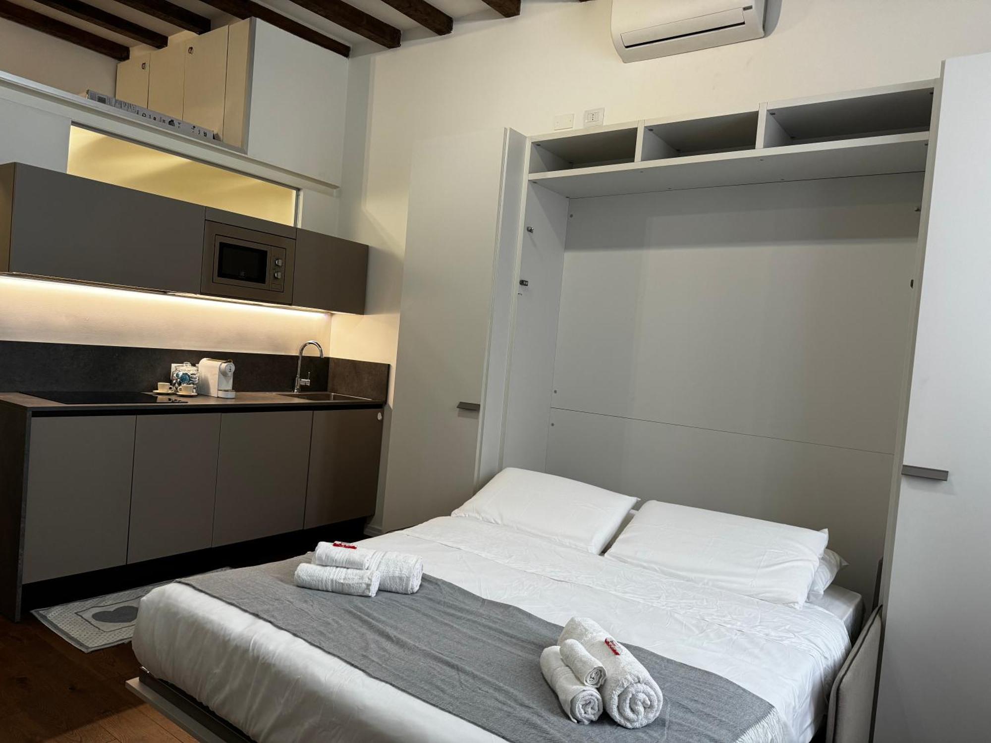Apartment Regina In Corso Lodi - Sky Tv, Wifi E Breakfast Box *