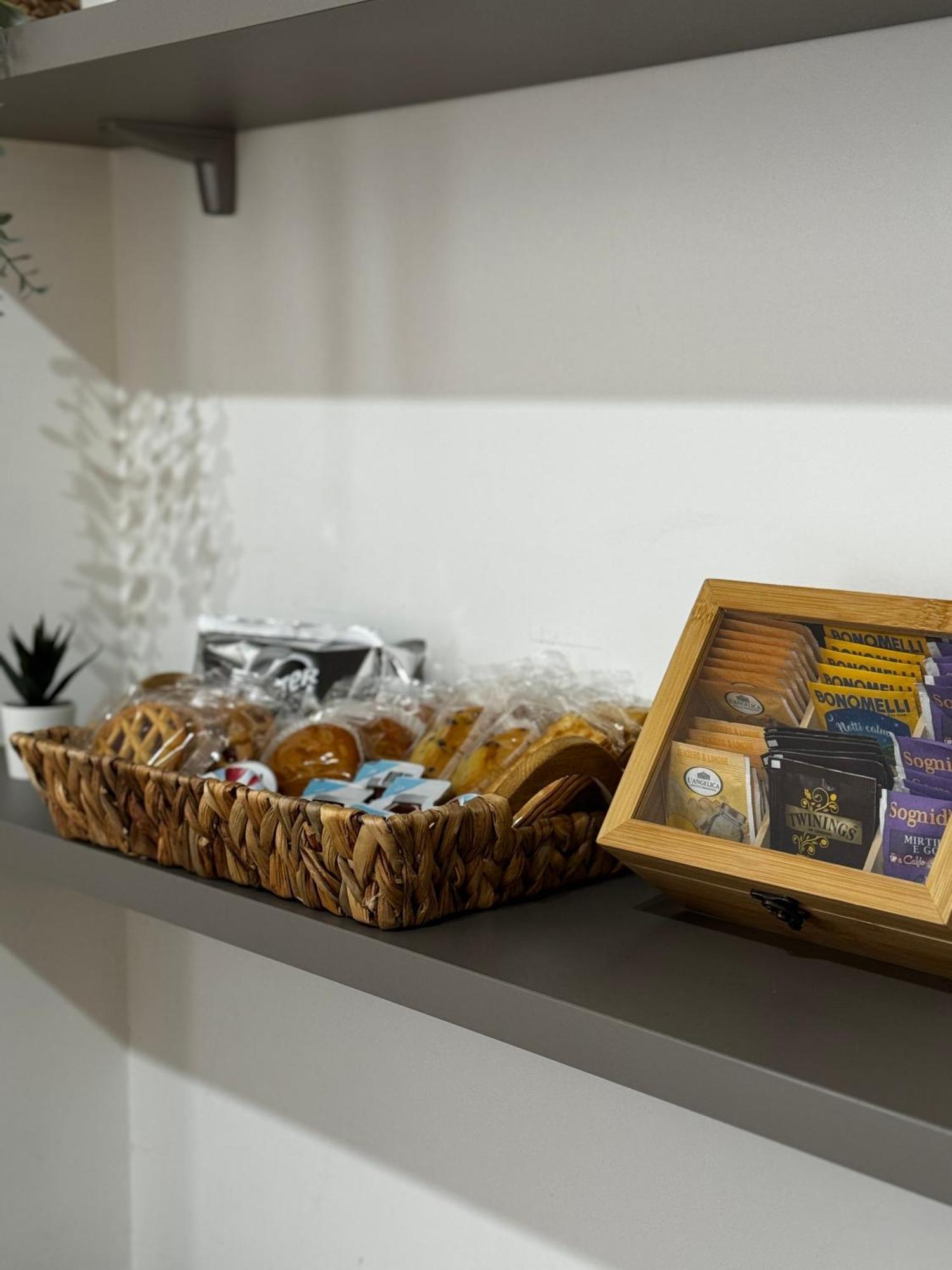 Regina In Corso Lodi - Sky Tv, Wifi E Breakfast Box Apartment *