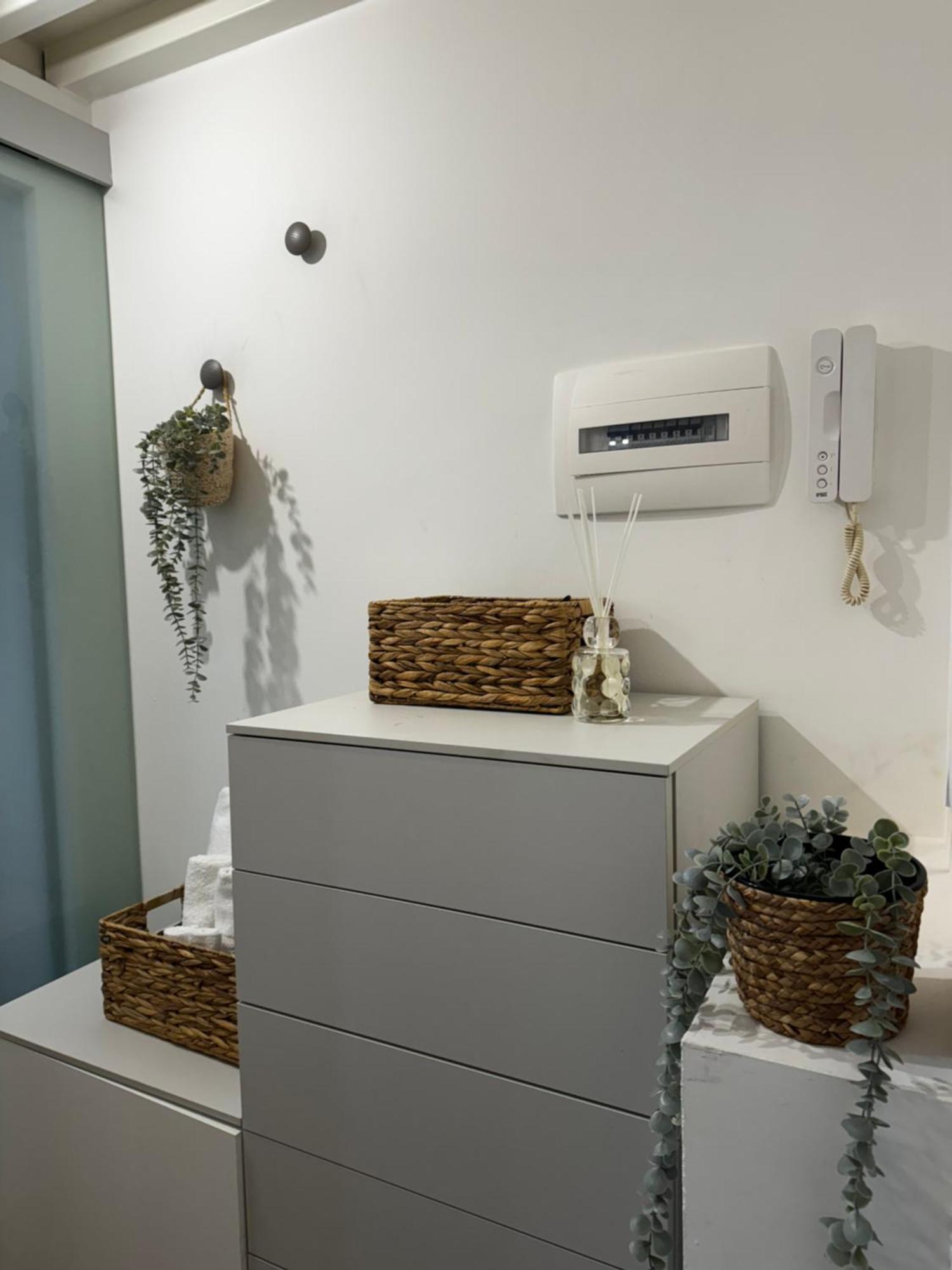 Regina In Corso Lodi - Sky Tv, Wifi E Breakfast Box Apartment