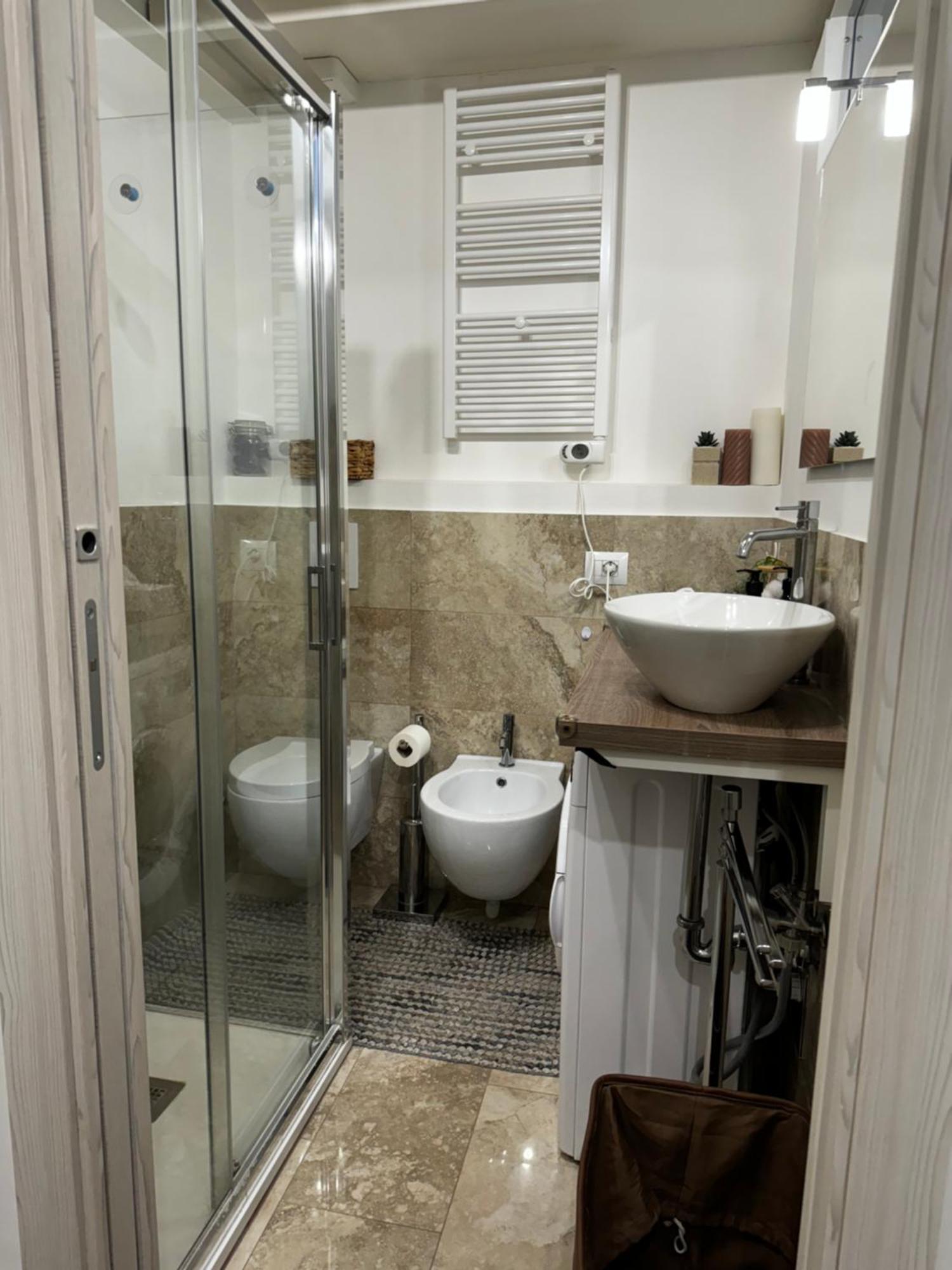 Regina In Corso Lodi - Sky Tv, Wifi E Breakfast Box Apartment