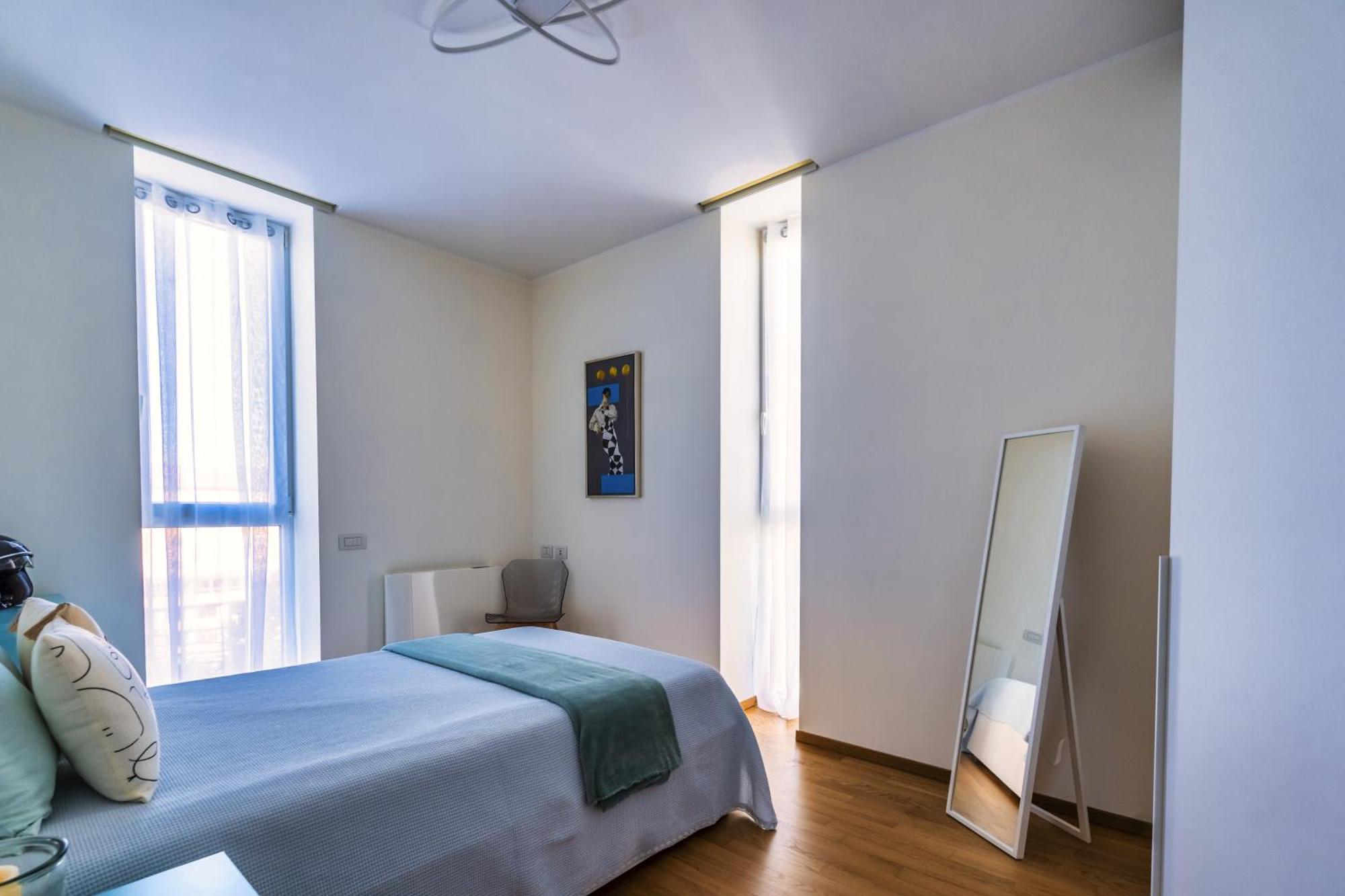 5 Min Walk From Subway Elegant & Modern Apartment