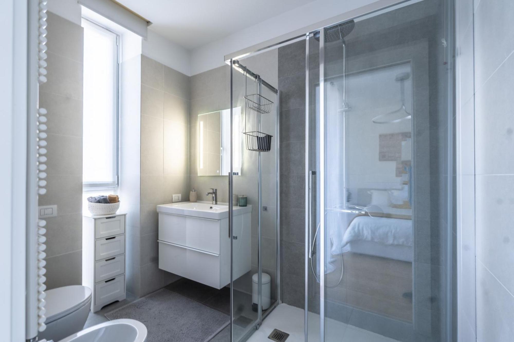 Apartment 5 Min Walk From Subway Elegant & Modern *