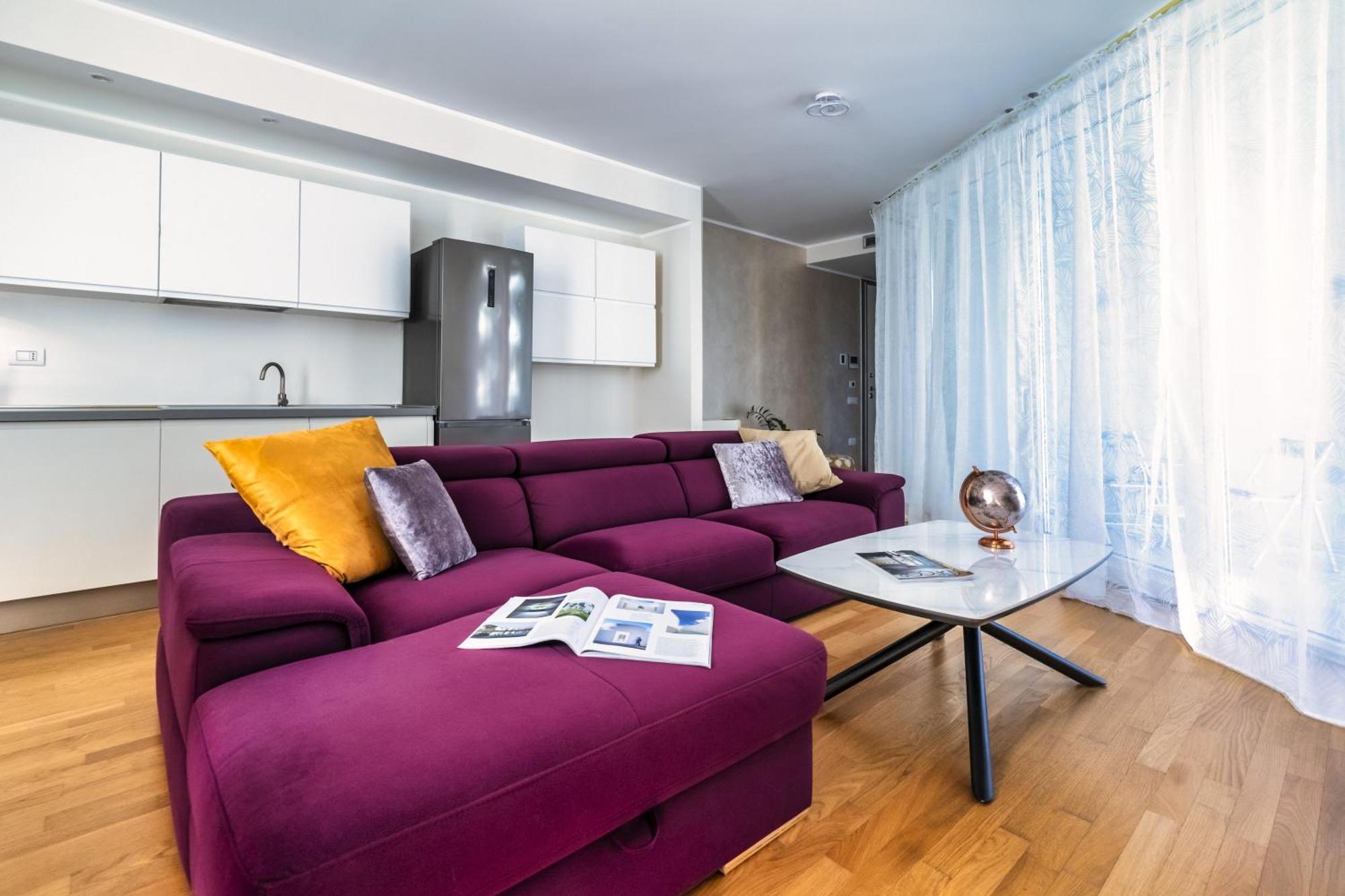 Apartment 5 Min Walk From Subway Elegant & Modern