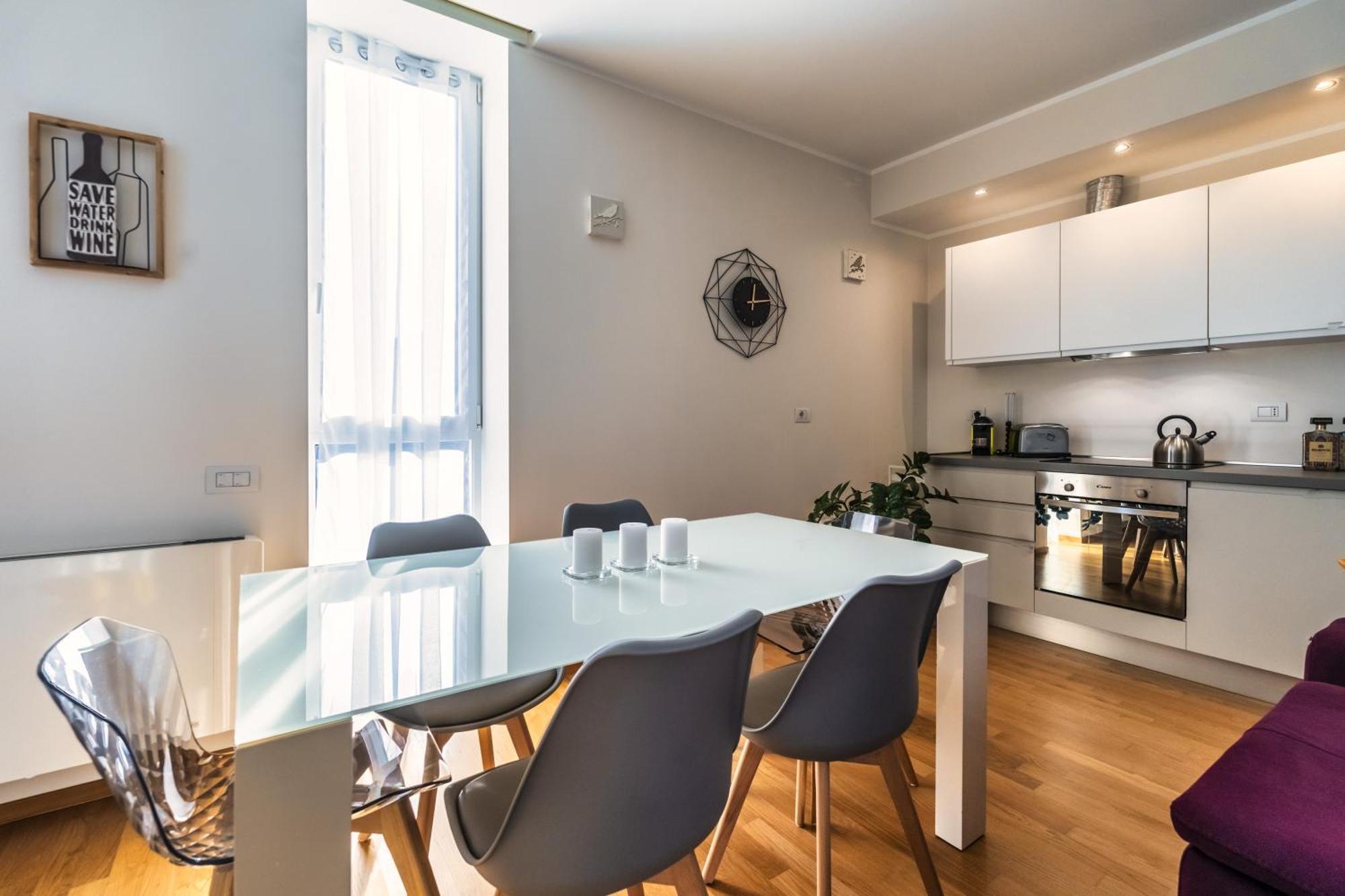 Apartment 5 Min Walk From Subway Elegant & Modern