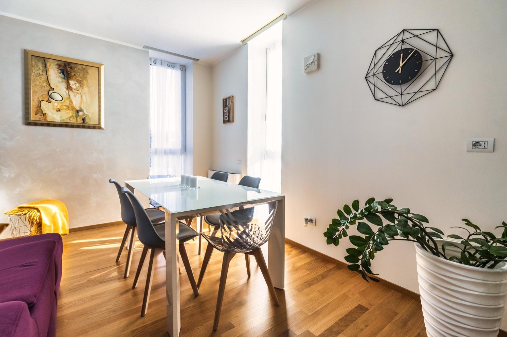 5 Min Walk From Subway Elegant & Modern *