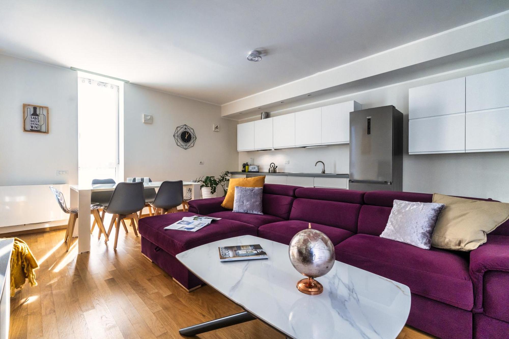5 Min Walk From Subway Elegant & Modern *