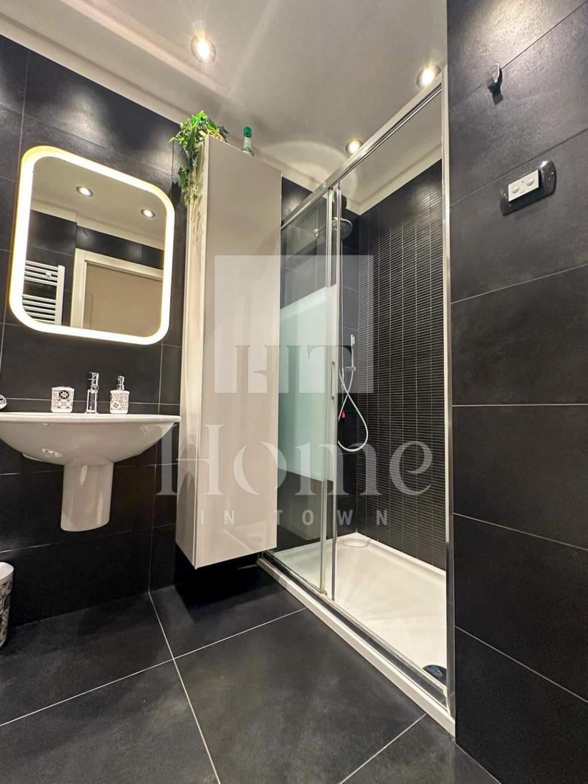 In Town - Porta Nuova District Apartment *